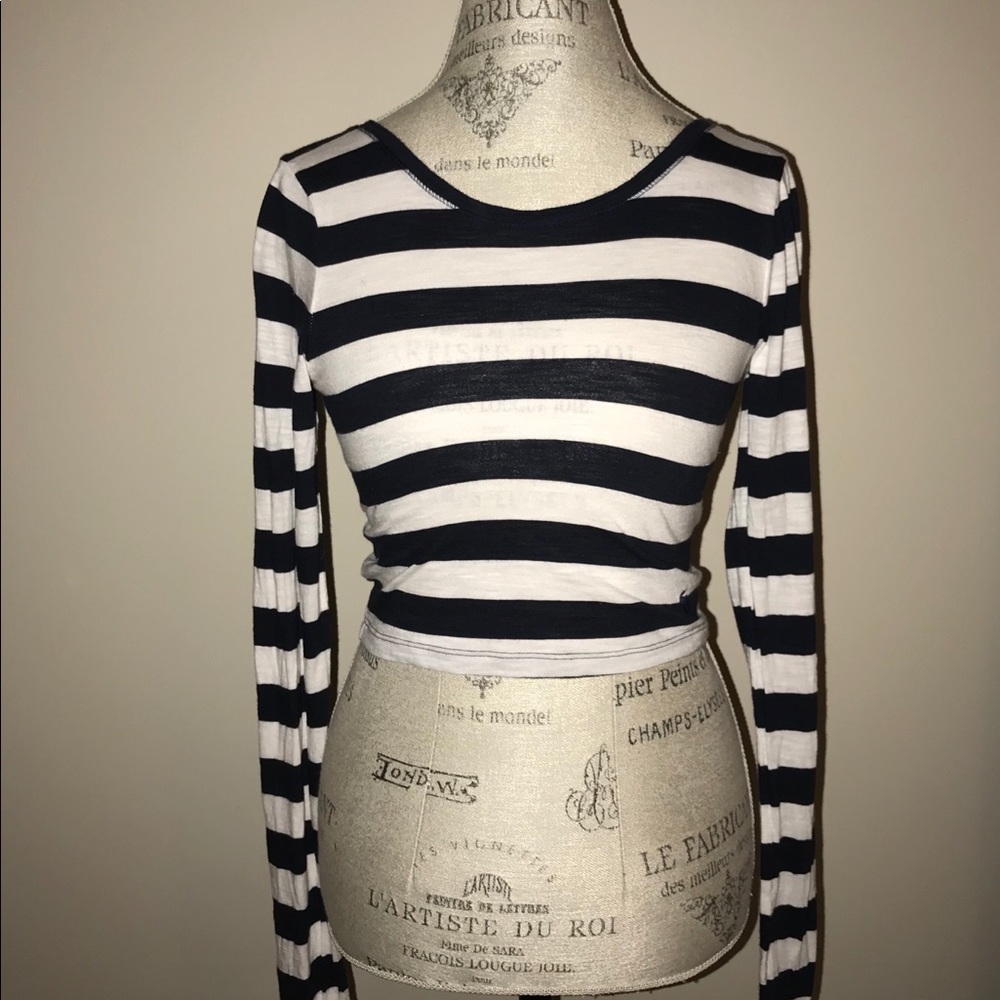 ABERCROMBIE & FITCH LONG SLEEVE CROP TOP